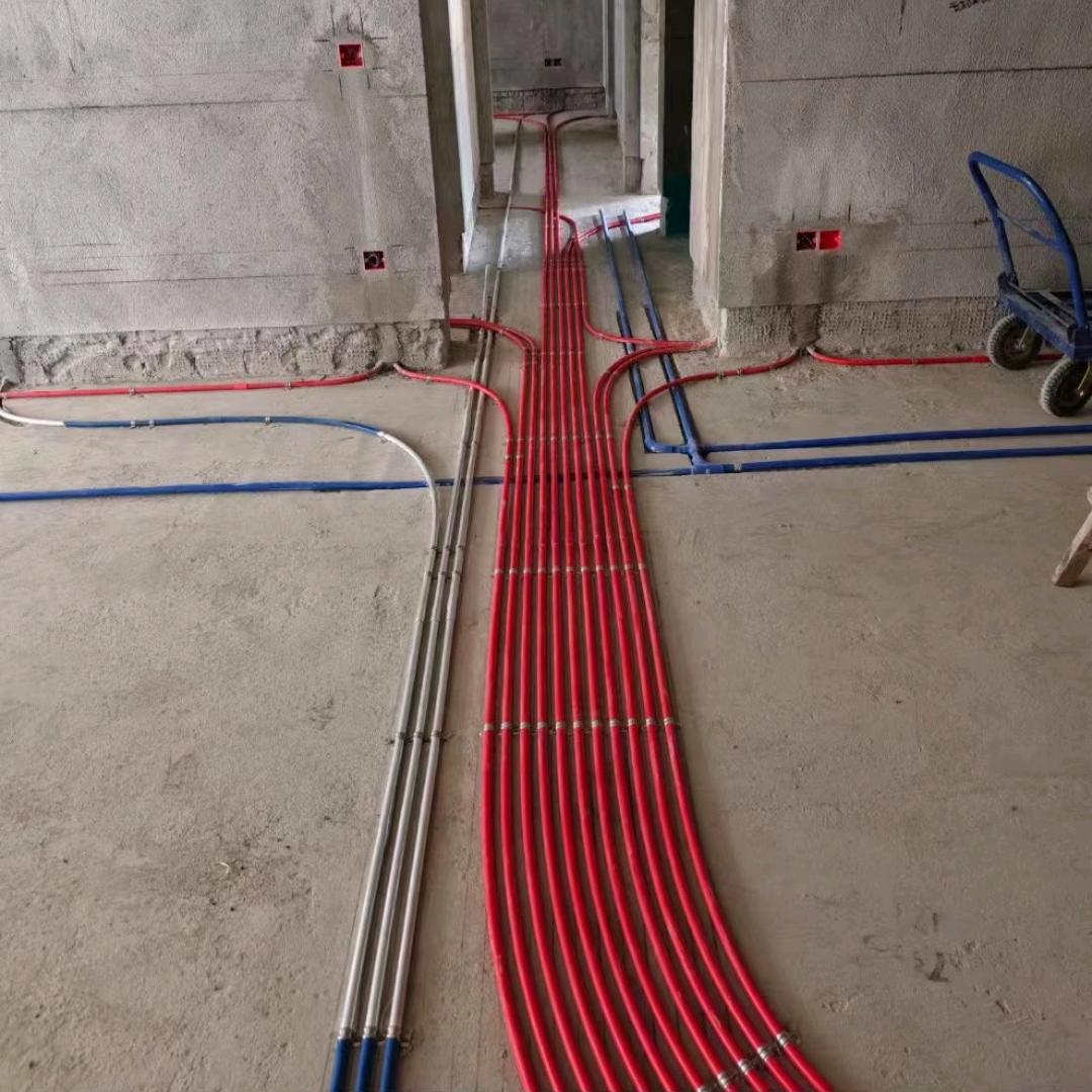 H  先生 家装小何