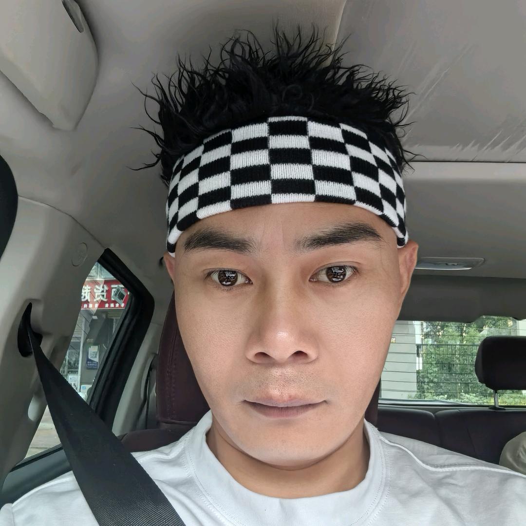 光头大叔（显眼包）