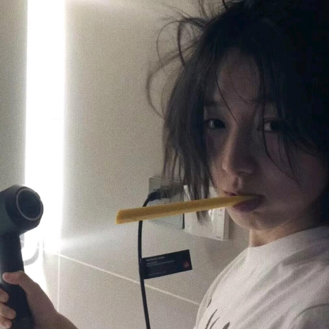 椰椰.