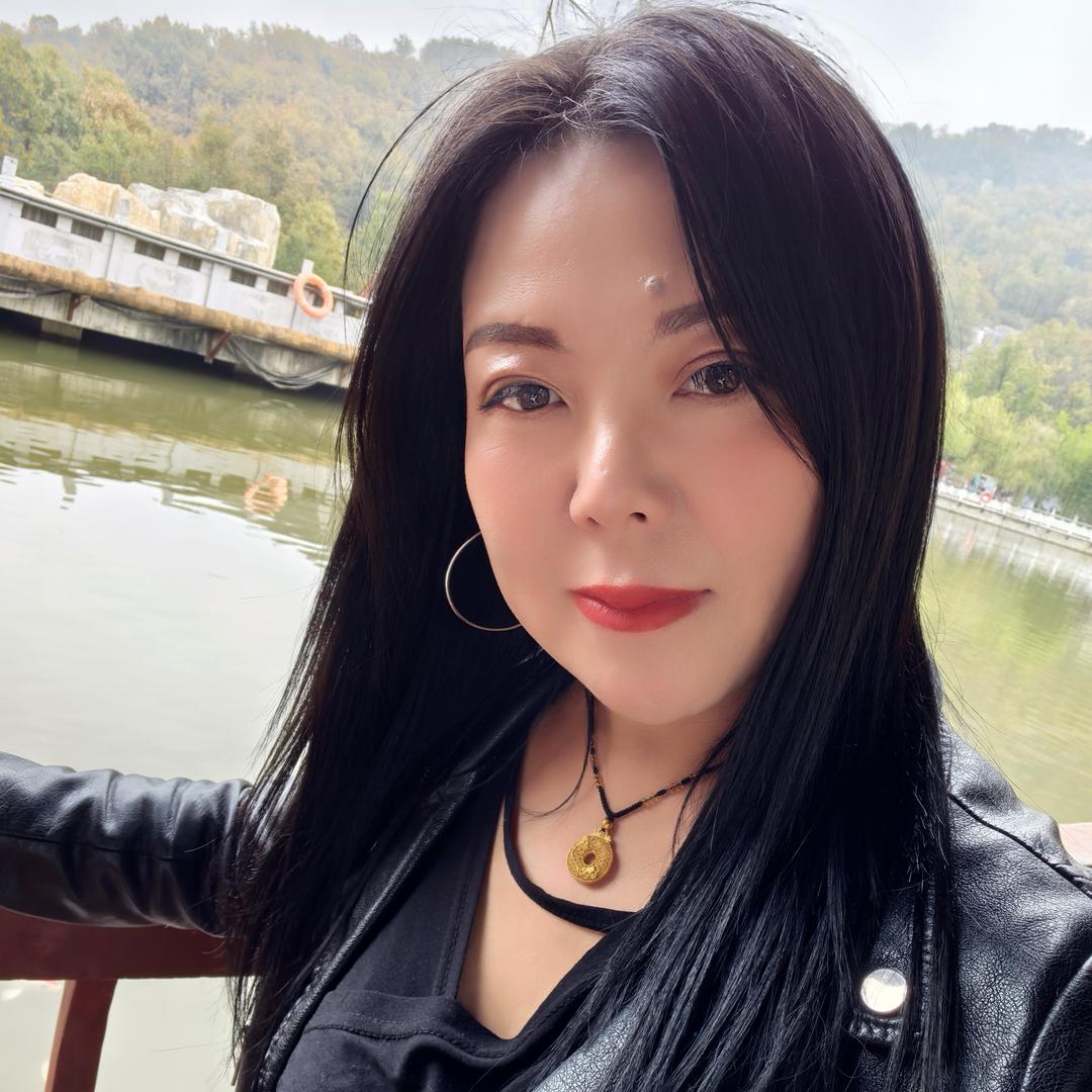 顶俏工厂店任晓