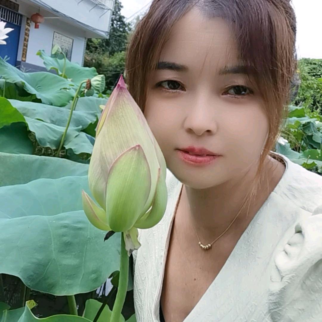荣荣