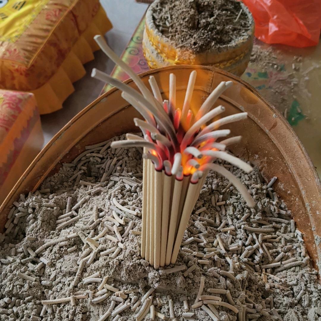 我姓贺却无法祝贺