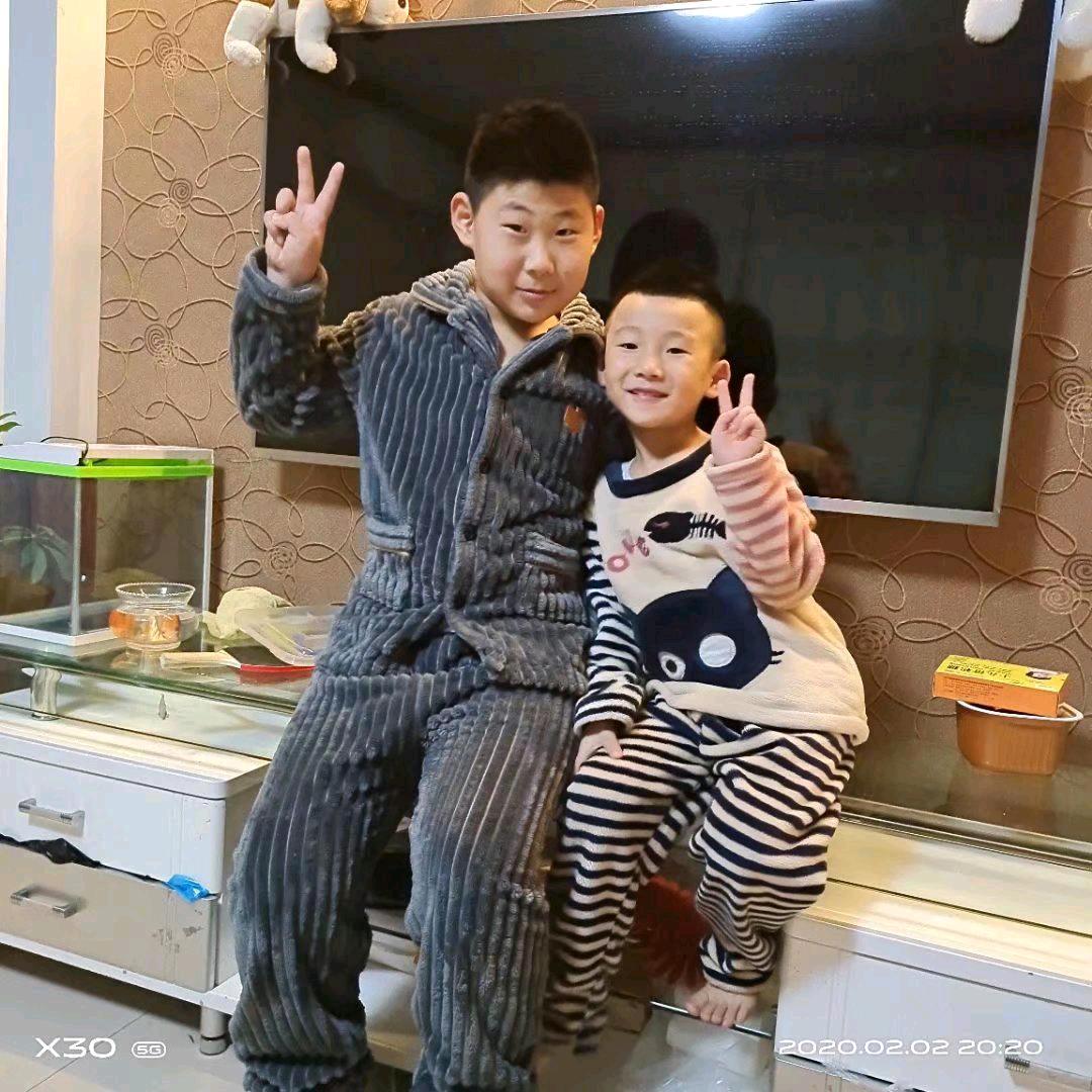 😁昊天昊轩家的🐶毛球🐶小不点