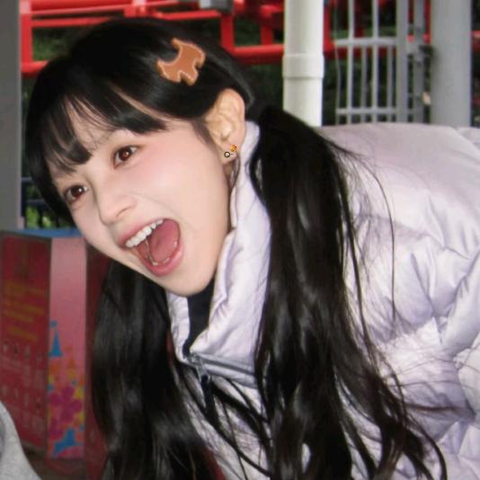 西瓜荡秋千呢