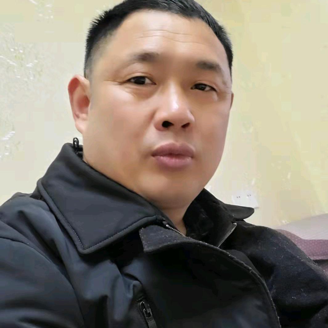 来自泸州农村咔咔的建筑工人