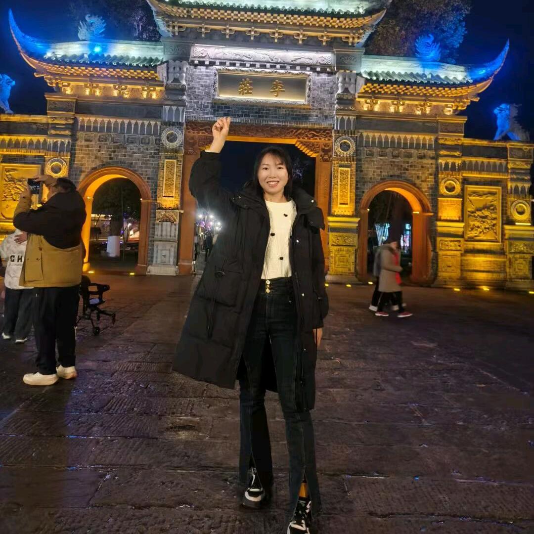 在水富开服装店的江江