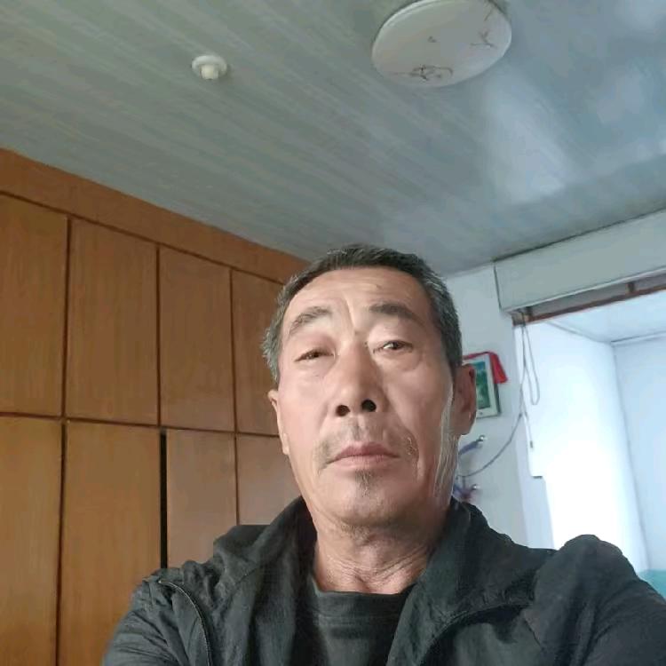 热爱钓鱼的老头