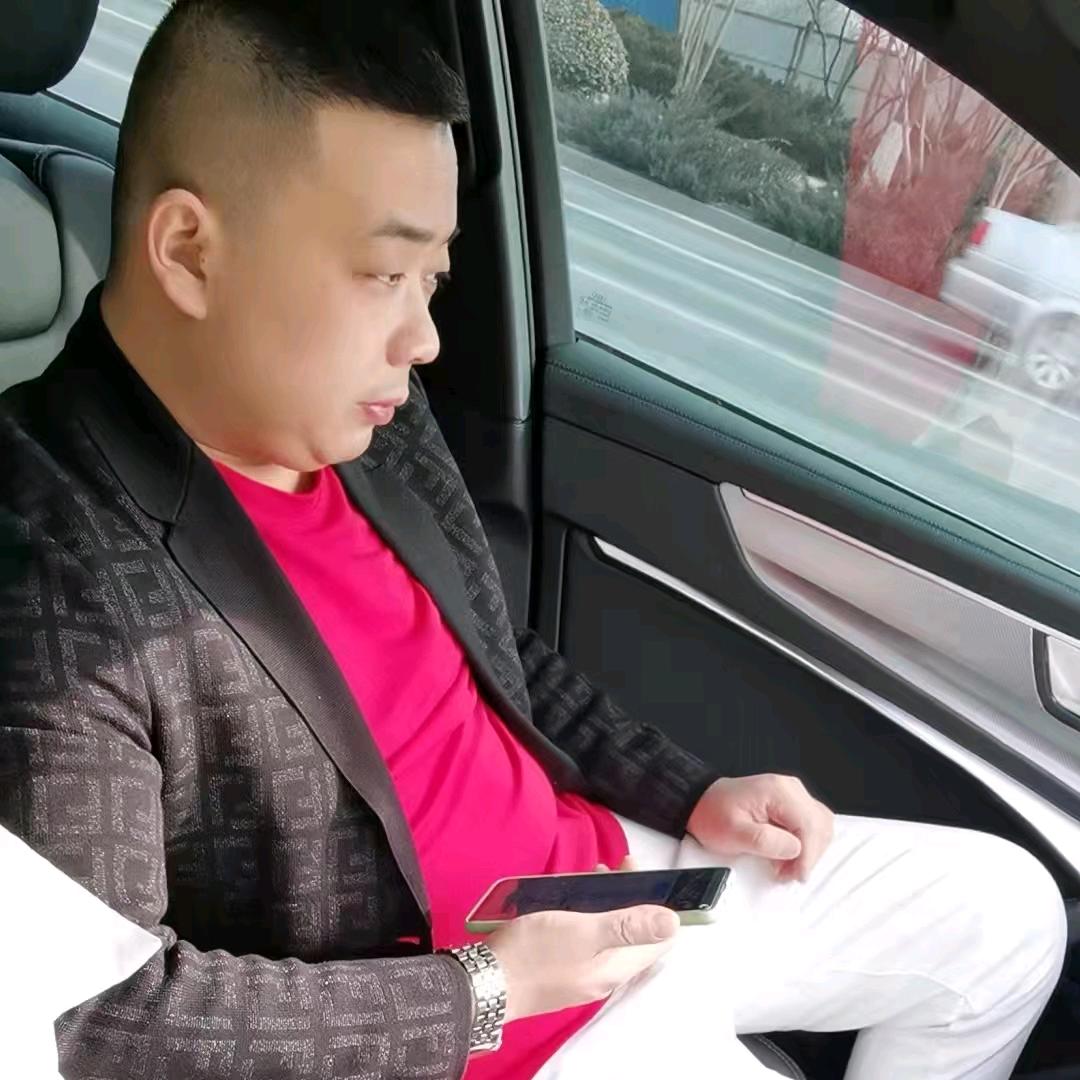 厨师长摆摊卖大油边