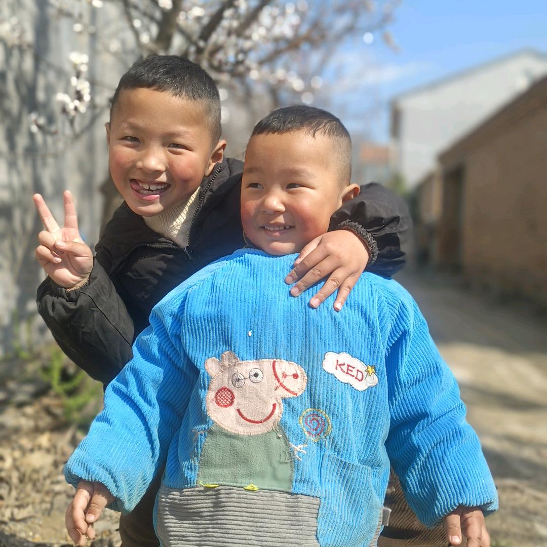 我家有俩个小可爱