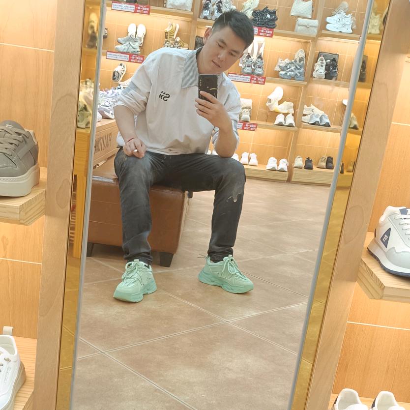 小伍（爱山歌）