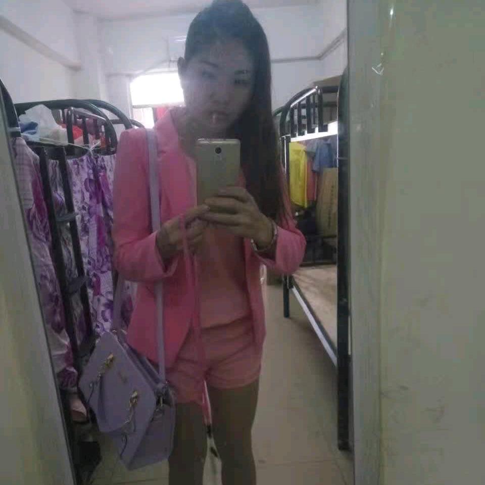 华华橱窗有好物。衣服百货，有喜欢的支持