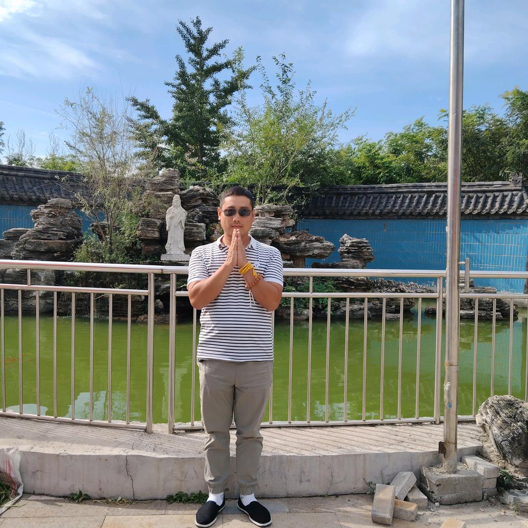 只在点烟的时候低头