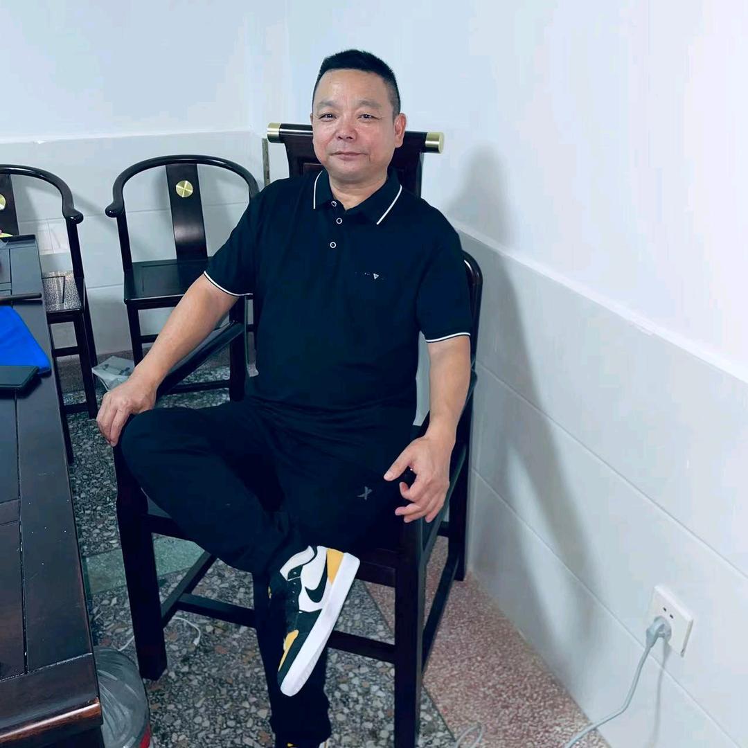 自由飞翔（张大哥）