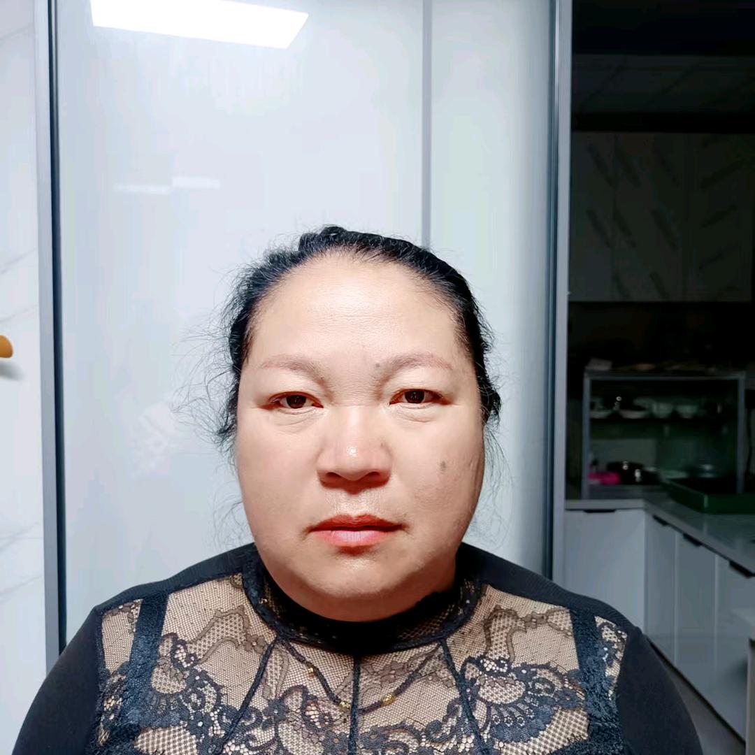 田英姐，早上六点半开播，大号开