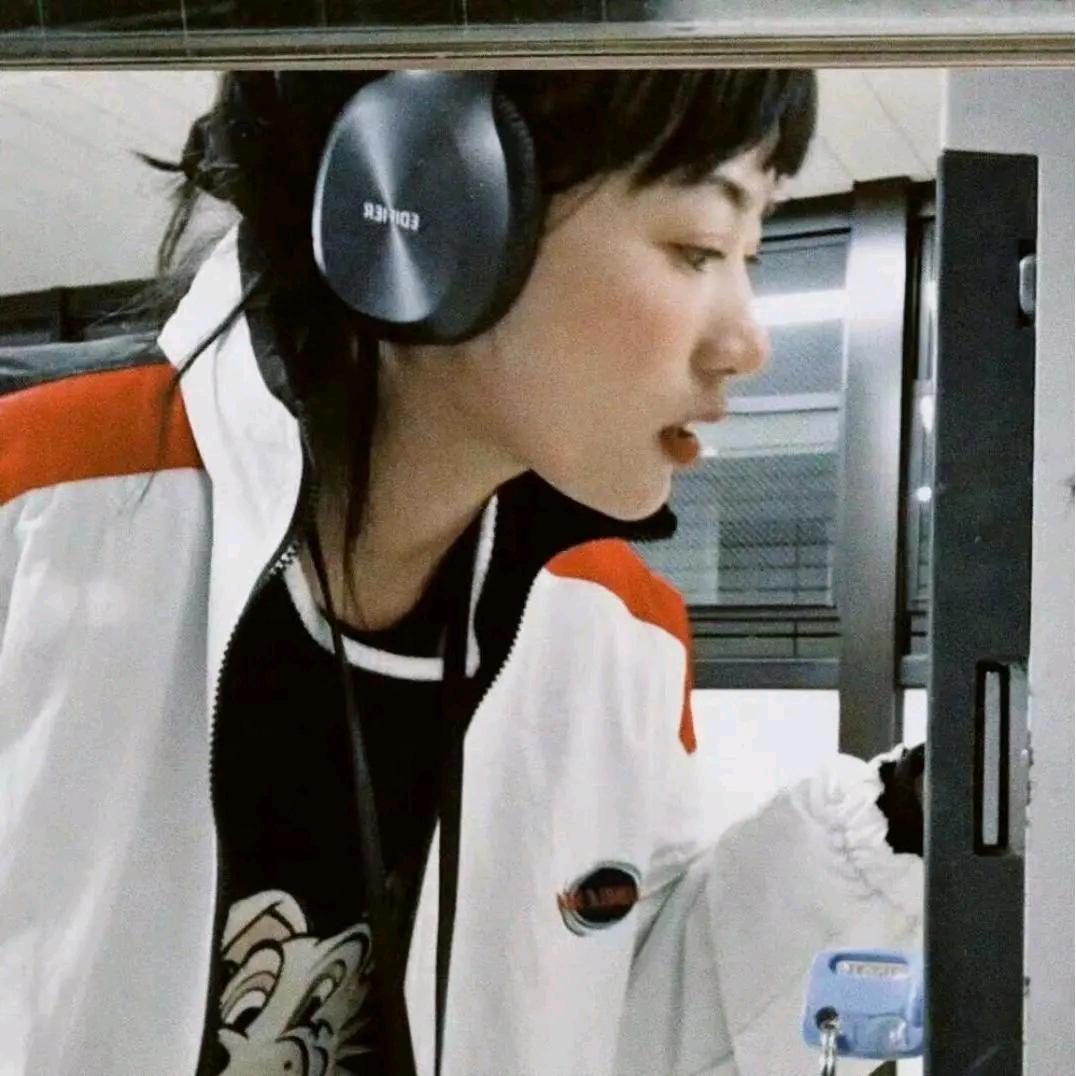 嗯.