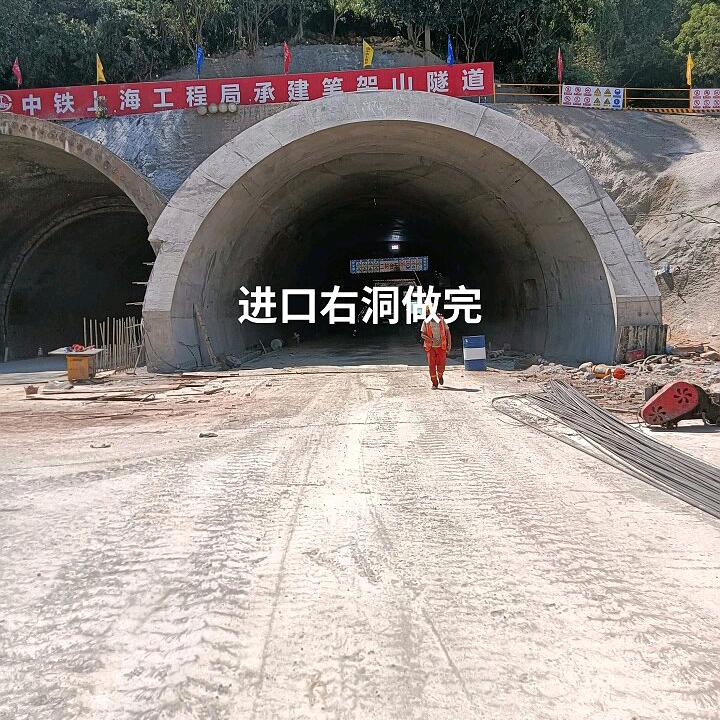 隧道小哥