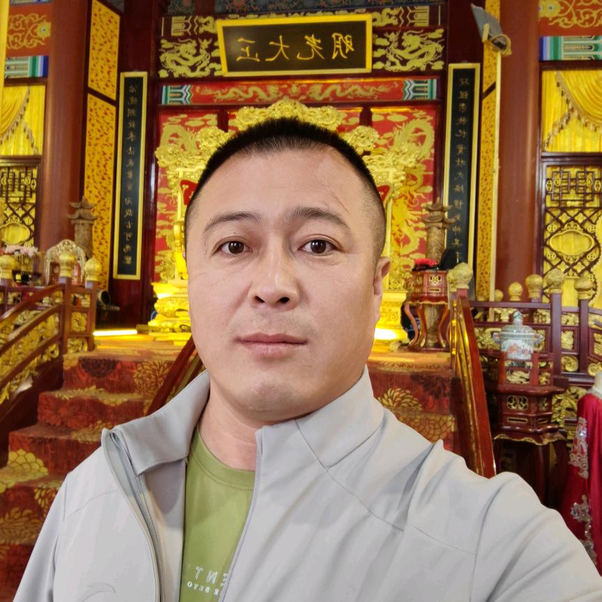 张晟