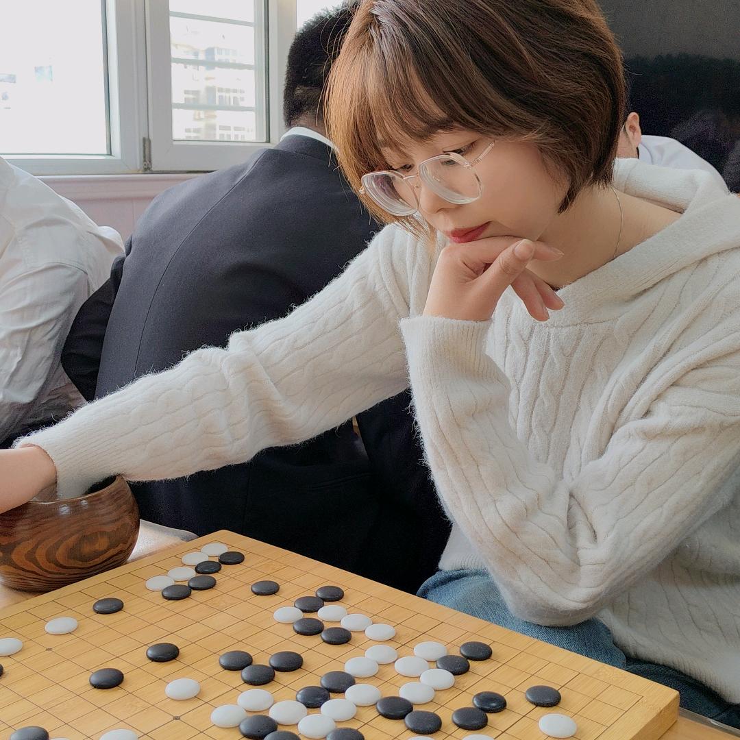 盐山教围棋的姚姚