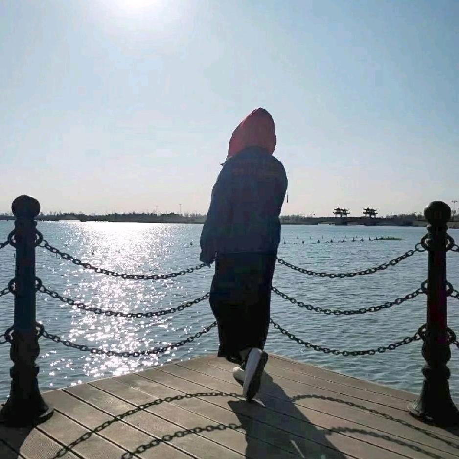 幸运四叶草女孩