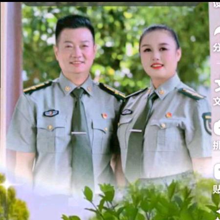 石头🇨🇳老班长夫妻兵舞直播