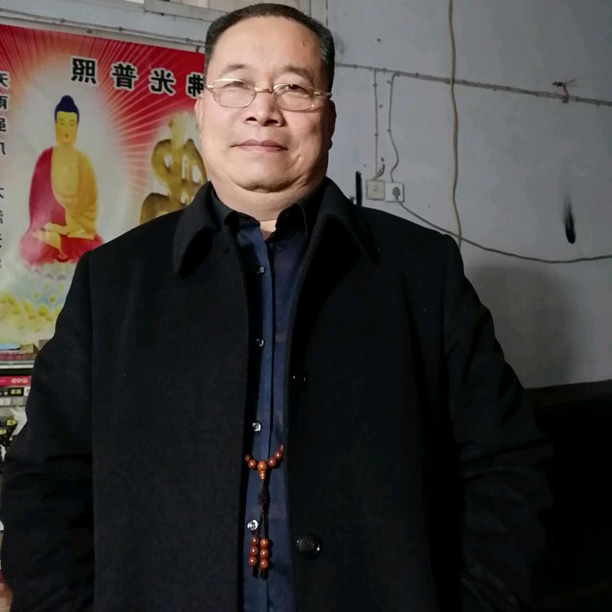 杨易缘。