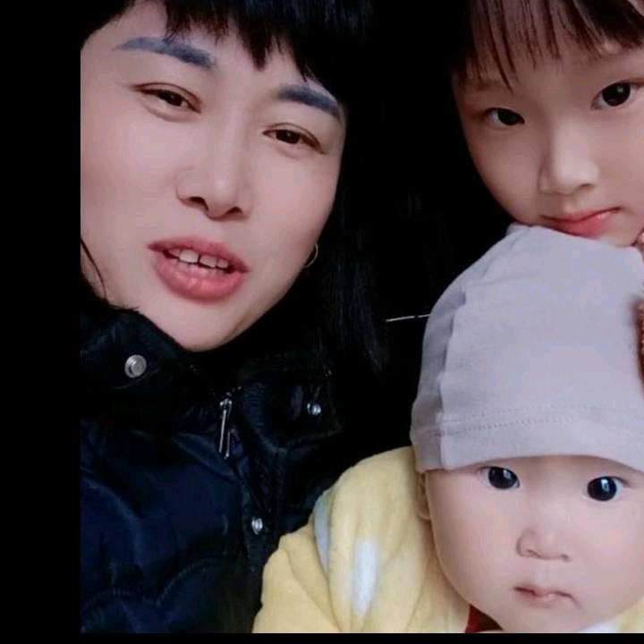 我爱宝宝有你真开心😊😊