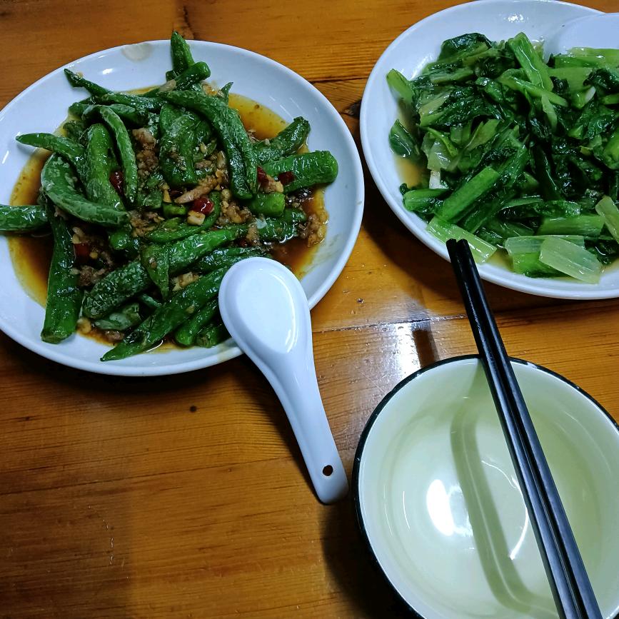 回首留不住光阴。