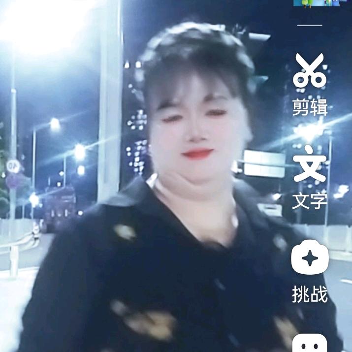丁姐《每天晚上八点十分》走路主播