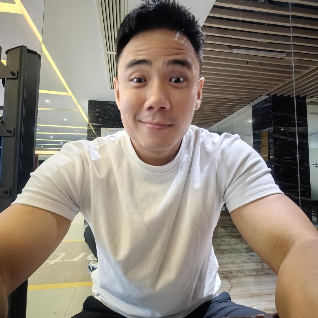 漆黑中的萤火虫