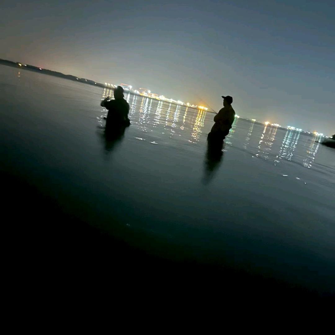 ꧁꫞꯭～红～旗～꫞꧂