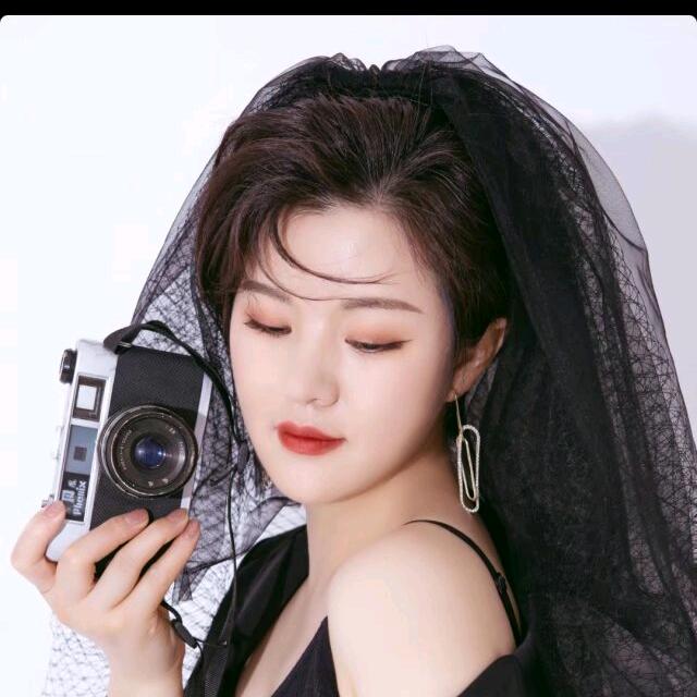 明媚