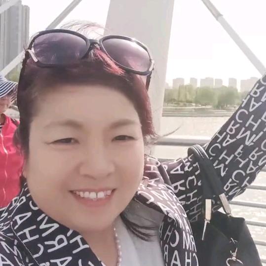 晨光灿烂