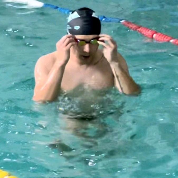 领先游泳俱乐部陈教练