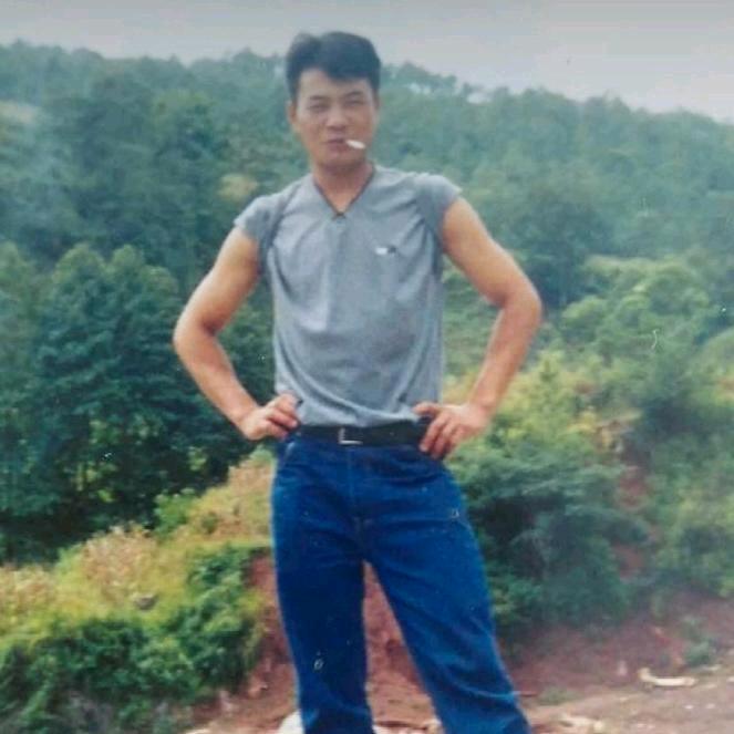 宏伟装饰