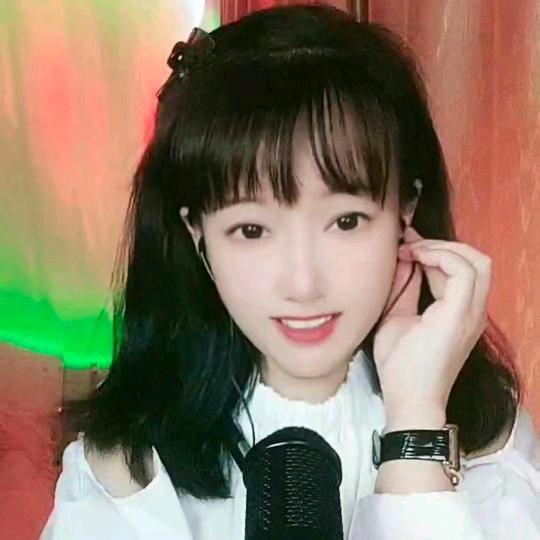 芳芳🌈(播主页新号早7点50）