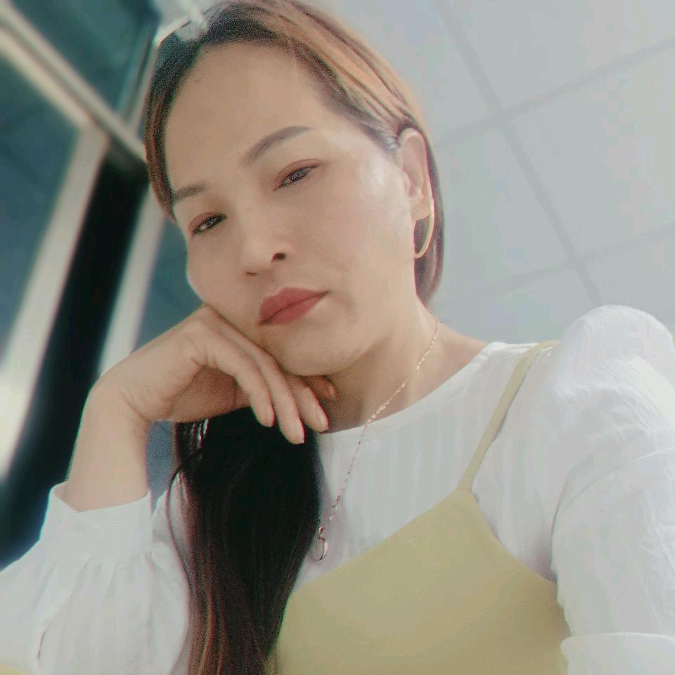 单身妹是贵州兴义坡评的喜欢唱山歌和直播