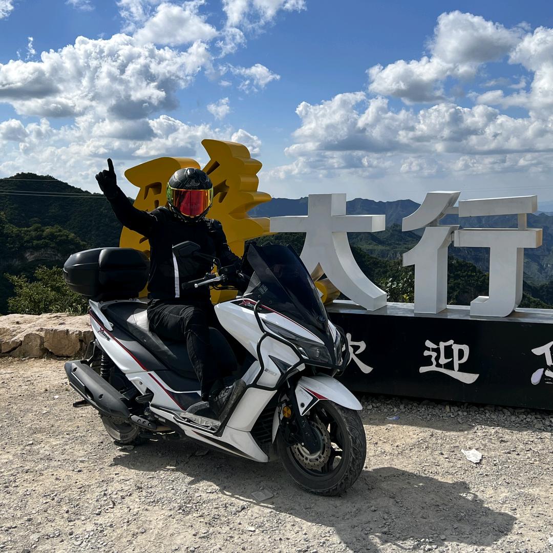 期盼的猪在拆书