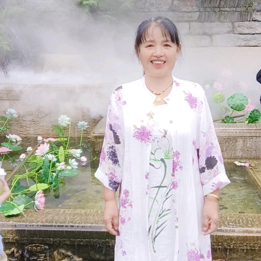 海棠笑，美平