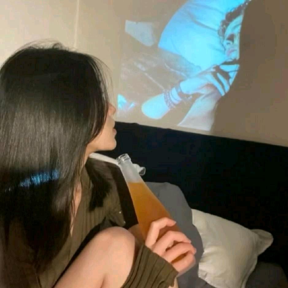 阿坠.