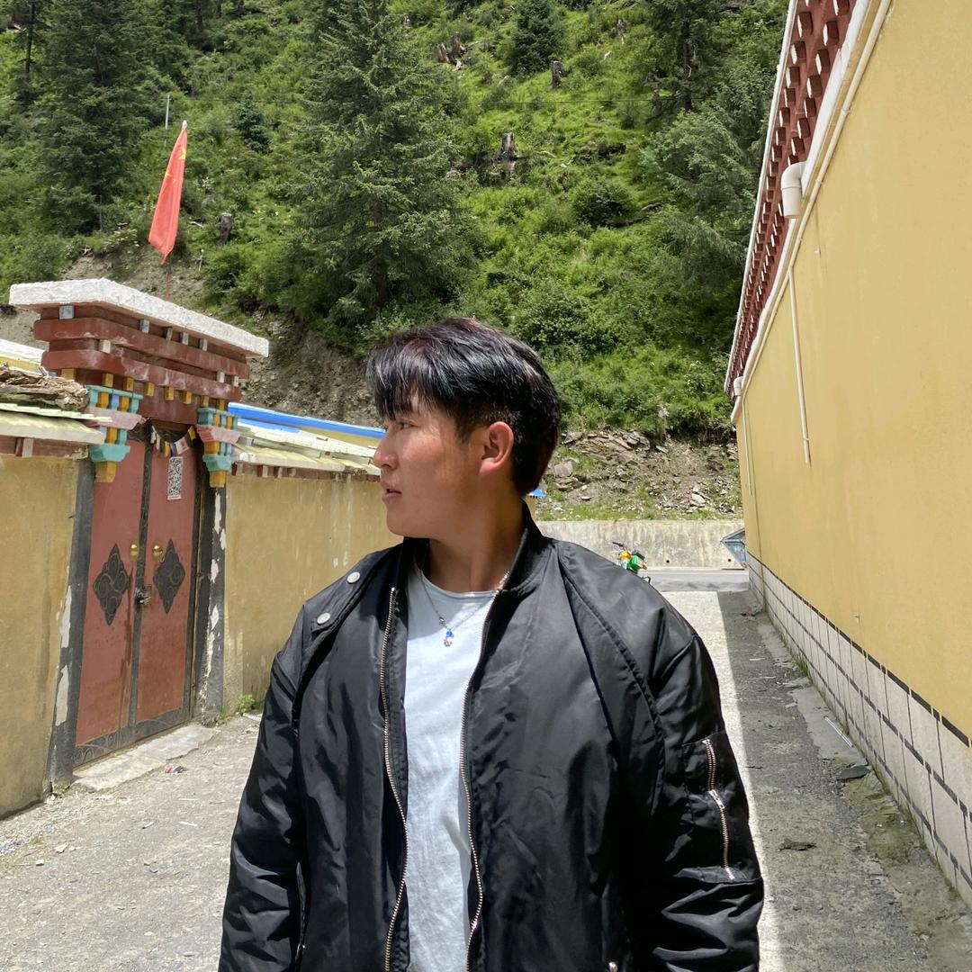 ཨ་ཁུ།  大叔