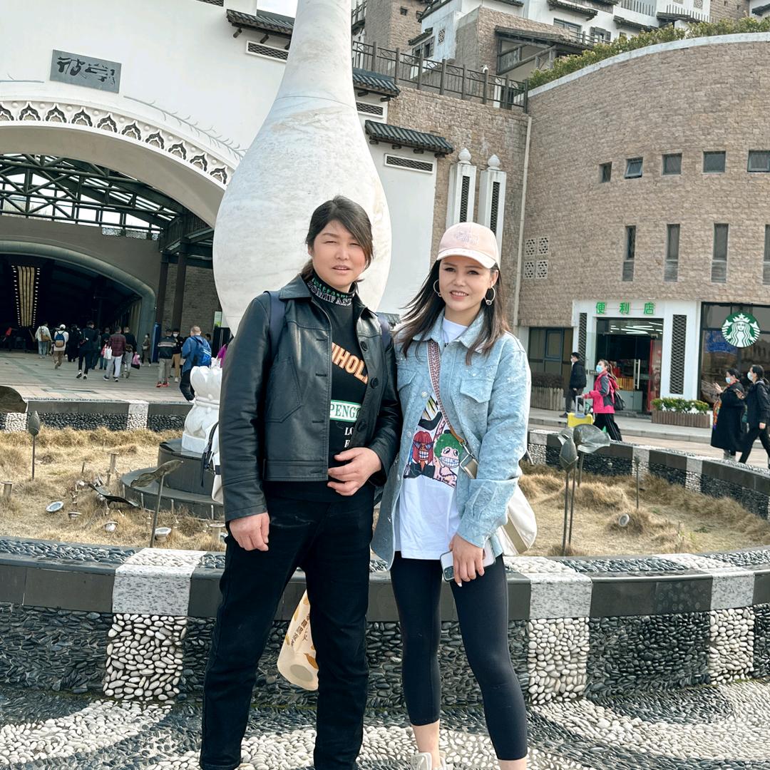 开心的美女