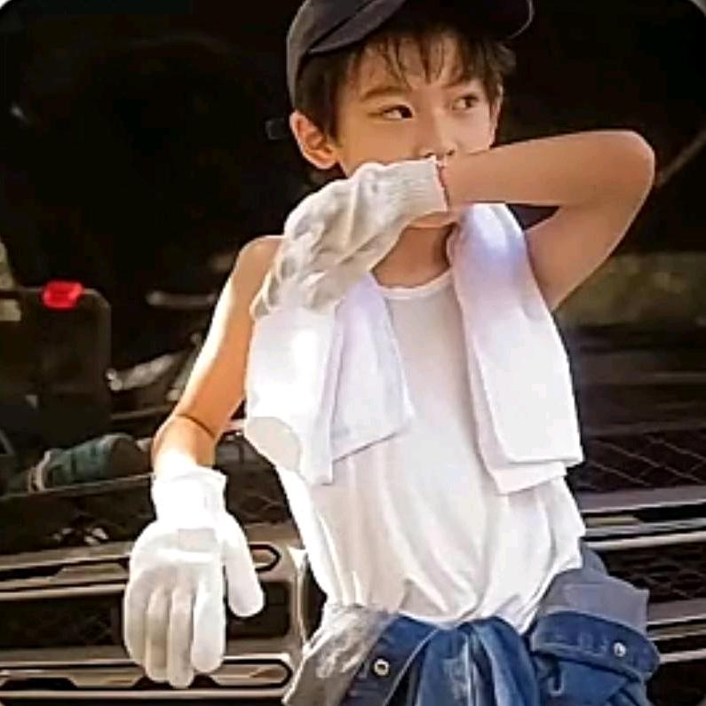 小潘哥(ง•̀_•́)ง