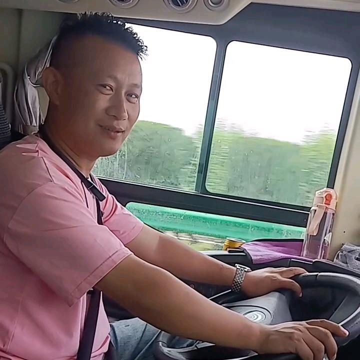 客车司机   小张