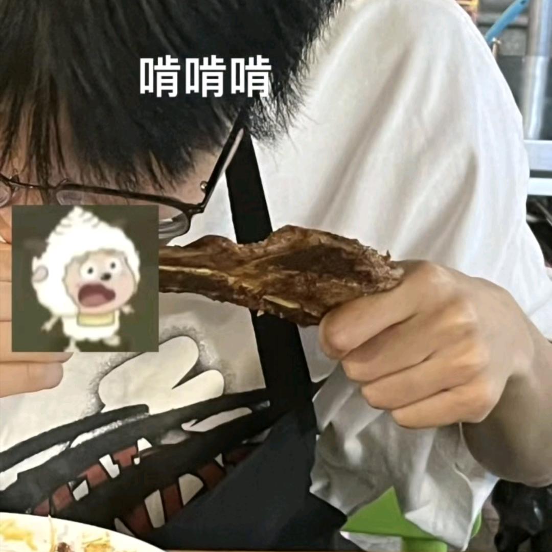 小鹿吃不够
