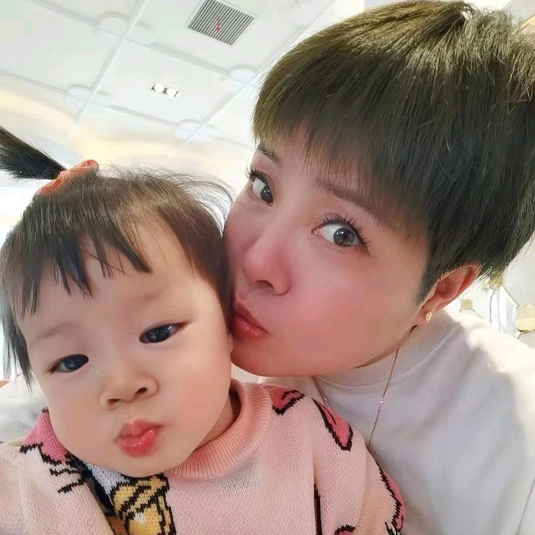 妮妮小姐姐（橱窗有好物）