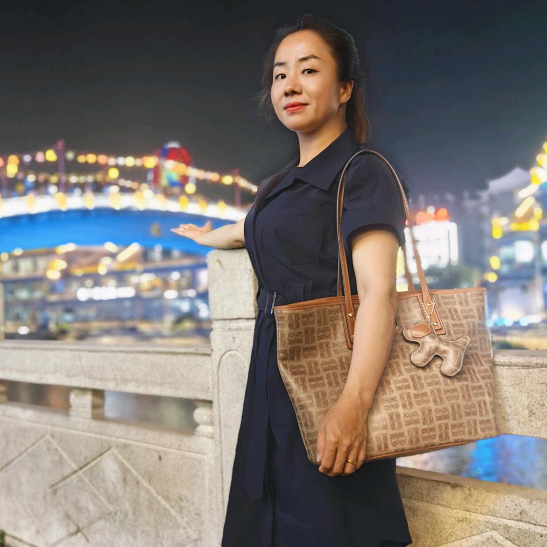 手舞星辰的少女（容儿）