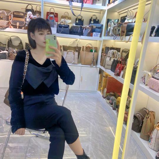 李京华 | 爱包包店 主理人