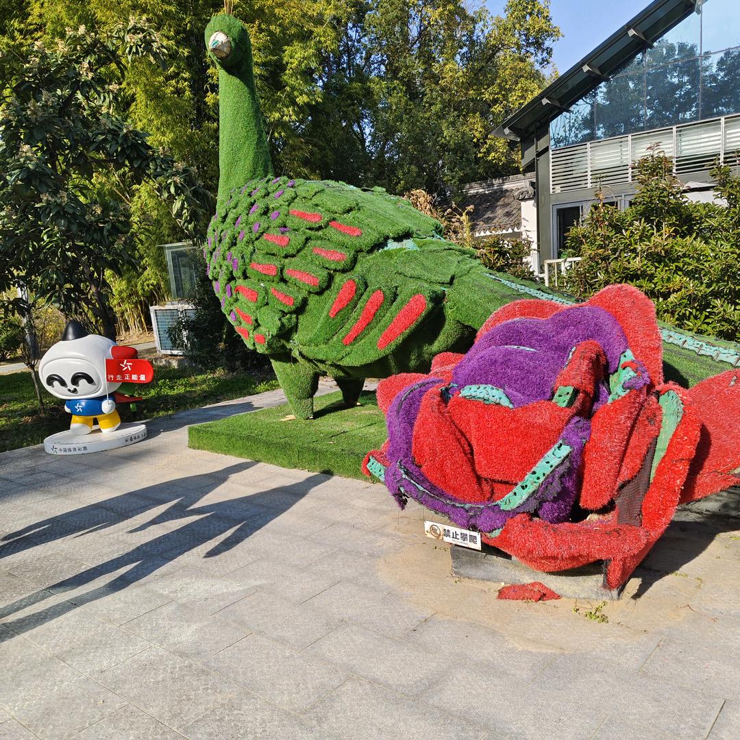 12121