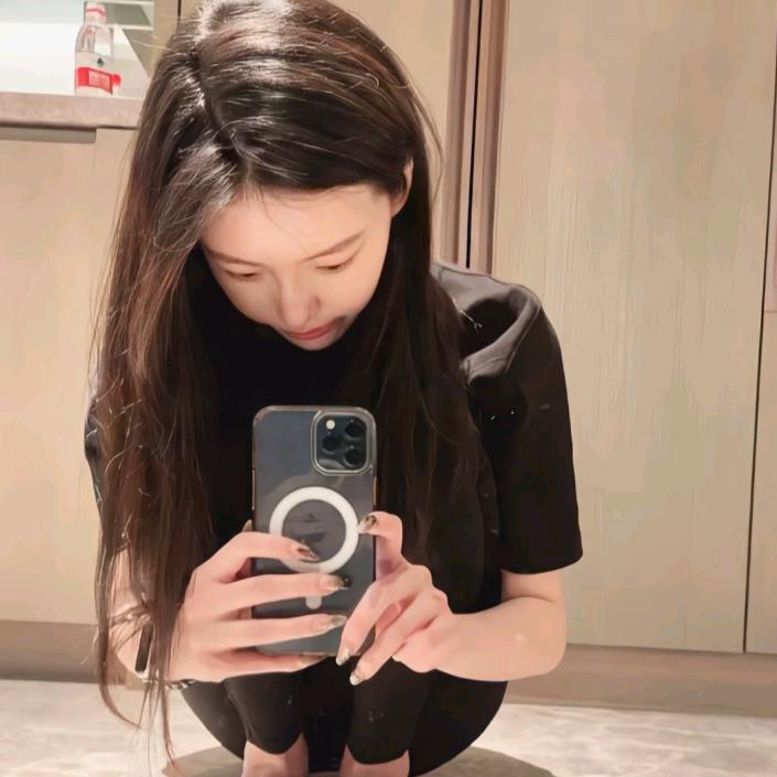 你脸红了唉