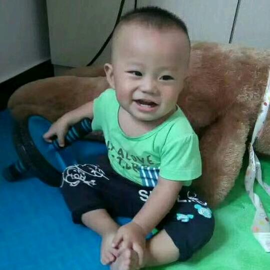 杨阳。